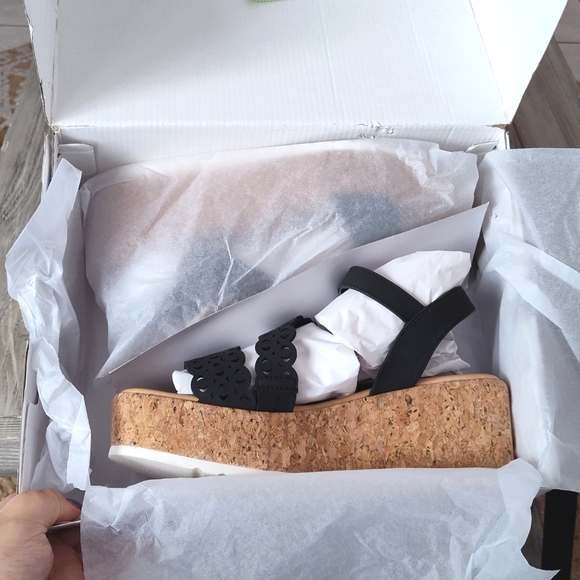 NEW EVANS FLATFORM EMMA SANDAL IN BLACK (WIDE WIDTH) - Picture 6 of 11